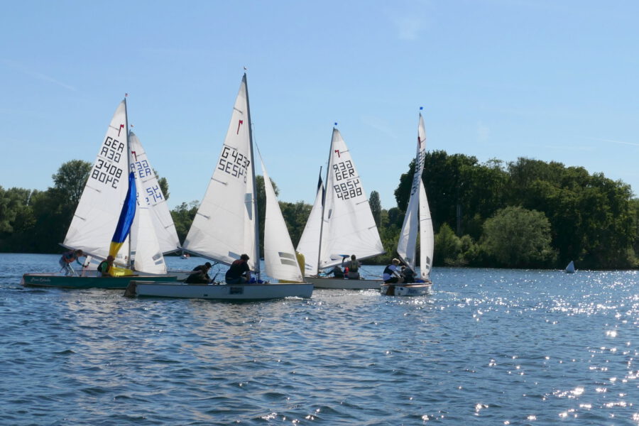Pirate beim Wenden in der Radschläger Regatta